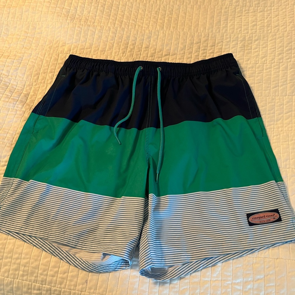 Vineyard Vines printed Chappie swim trucks 7” size L
